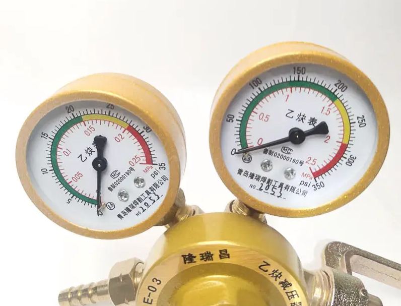 如何解讀乙炔氣壓表上的兩個壓力表？